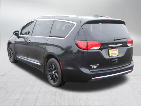 Used 2020 Chrysler Pacifica Touring-L FWD image 5