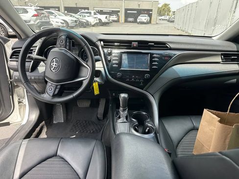 Used 2019 Toyota Camry SE w/ Blackout Package FWD image 8