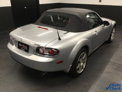 Used 2006 MAZDA MX-5 Miata Touring image 22