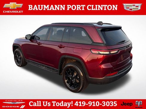 Used 2024 Jeep Grand Cherokee Altitude AWD/4WD image 4