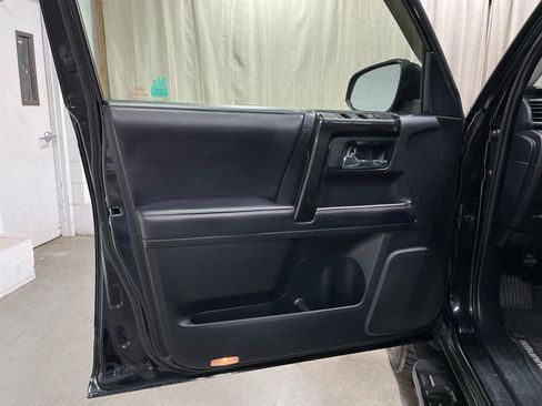 Used 2019 Toyota 4Runner TRD Off-Road Premium AWD/4WD image 8