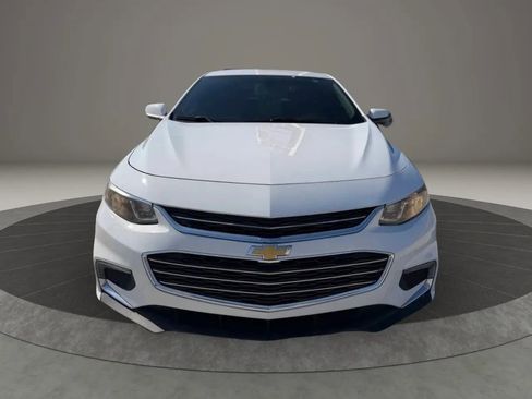 Used 2018 Chevrolet Malibu LT FWD image 2