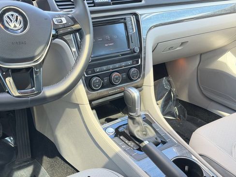 Used 2018 Volkswagen Passat 2.0T SE FWD image 14