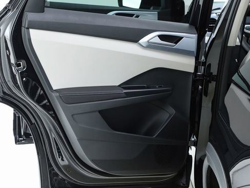 New 2026 Volkswagen Taos SE FWD image 54