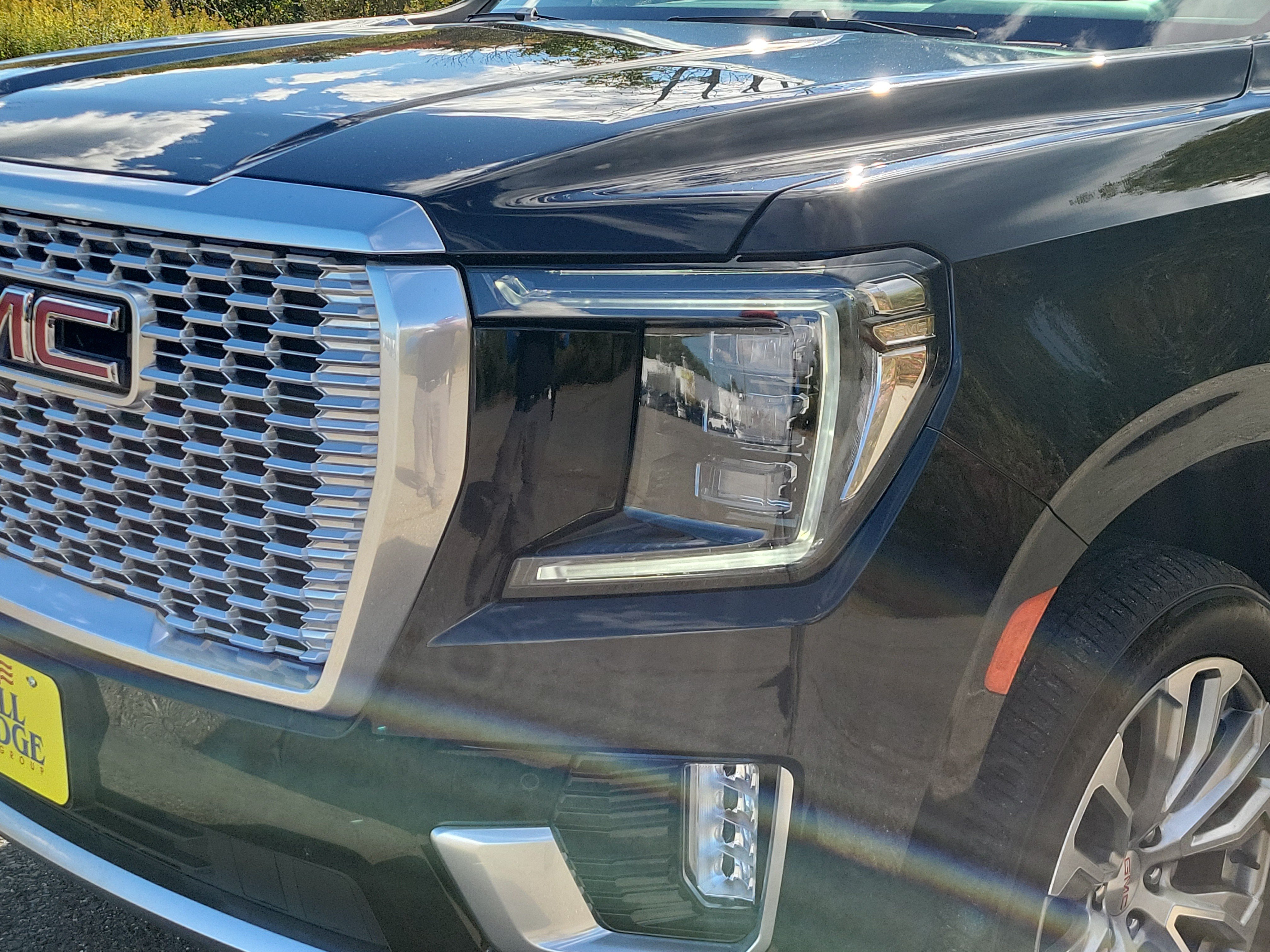 Used 2023 GMC Yukon Denali AWD/4WD image 9