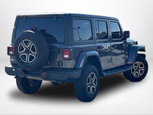 Used 2019 Jeep Wrangler Unlimited Sahara w/ Uconnect 4C Nav & Sound Group AWD/4WD image 3