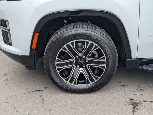 New 2026 Jeep Grand Wagoneer 4WD w/ Premium Group I image 34