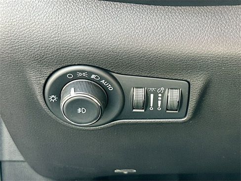 Certified 2023 Jeep Compass Limited w/ Sun and Sound Group image 10