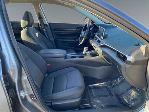 Used 2025 Nissan Altima 2.5 S FWD image 15