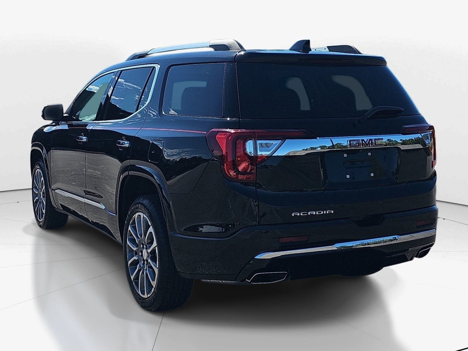 Used 2023 GMC Acadia Denali w/ Denali Ultimate Package FWD image 6