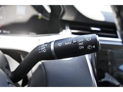 Used 2023 Land Rover Range Rover Evoque SE AWD/4WD image 17