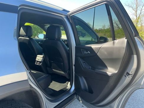 Used 2025 Chevrolet Equinox LT w/ Convenience Package II FWD image 18