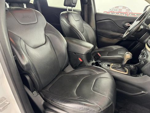 Used 2015 Jeep Cherokee Limited w/ Luxury Group AWD/4WD image 32