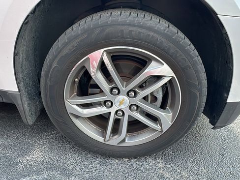 Used 2017 Chevrolet Equinox Premier w/ Enhanced Convenience Package image 2