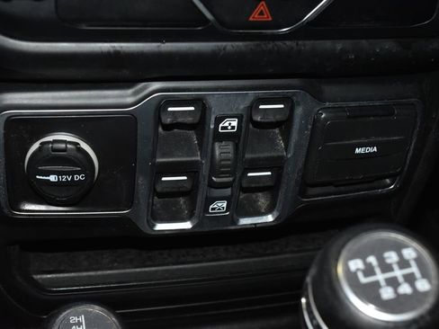 Used 2018 Jeep Wrangler Unlimited Sport S AWD/4WD image 12