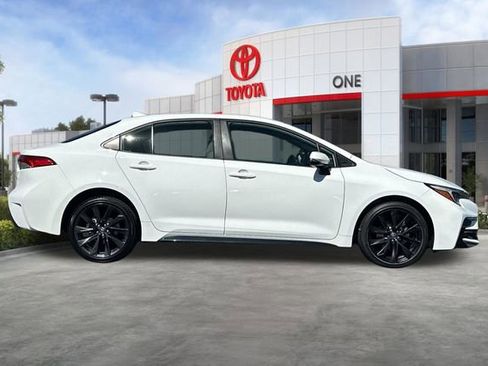 Used 2024 Toyota Corolla SE FWD image 3