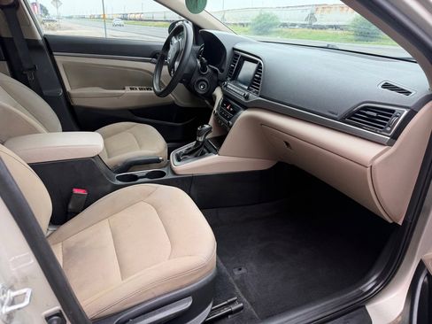 Used 2017 Hyundai Elantra SE FWD image 35