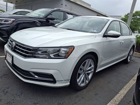 Used 2019 Volkswagen Passat 2.0T Wolfsburg w/ Wheels & Sunroof Package FWD image 3