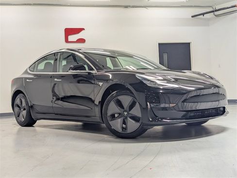 Used 2019 Tesla Model 3 Standard Range image 2