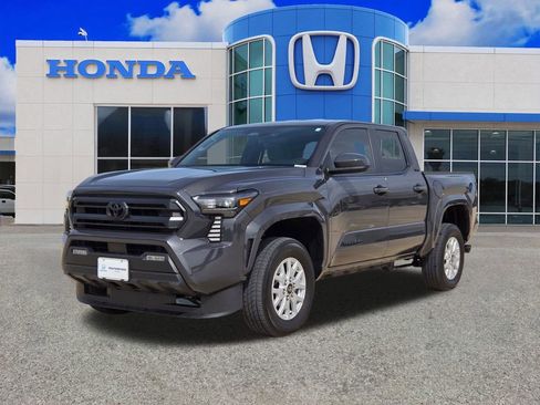 Used 2024 Toyota Tacoma SR5 AWD/4WD image 7