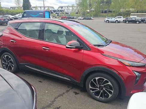 Used 2022 Chevrolet Bolt EUV Premier w/ Sun & Sound Package FWD image 2