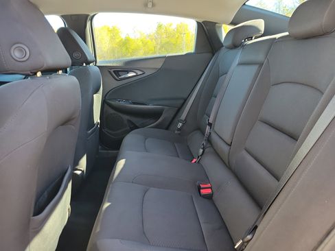 Used 2018 Chevrolet Malibu LT image 16