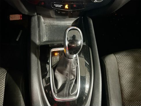 Used 2020 Nissan Rogue Sport SV image 16