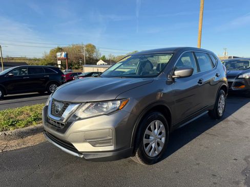 Used 2017 Nissan Rogue S AWD/4WD image 3