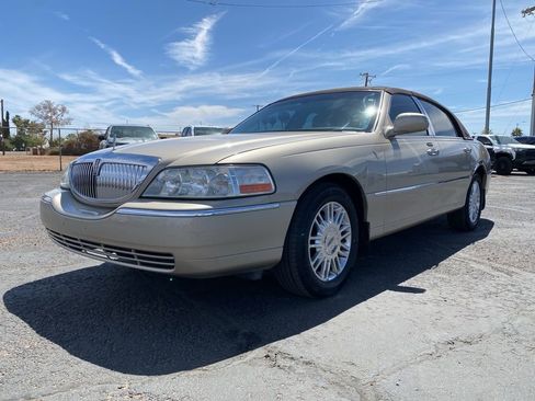 Used 2008 Lincoln Town Car Signature Limited RWD image 2