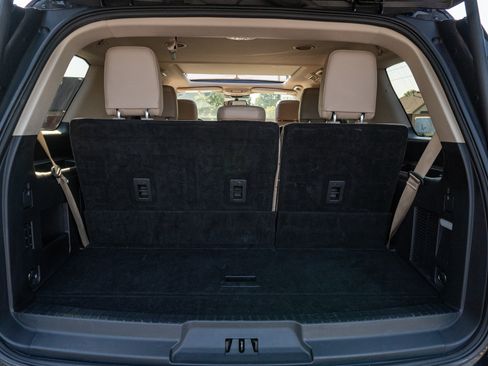 Used 2024 Ford Expedition Limited RWD image 17