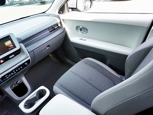 Certified 2024 Hyundai Ioniq 5 SEL RWD image 22