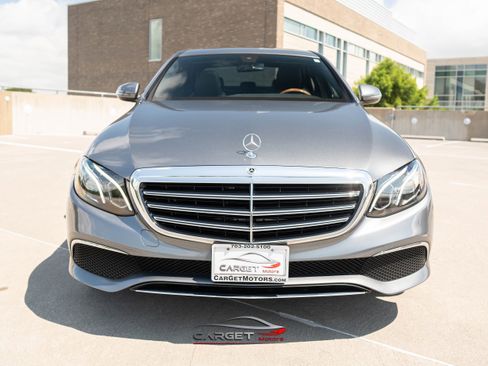 Used 2019 Mercedes-Benz E 300 4MATIC image 2
