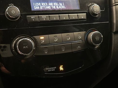 Used 2017 Nissan Rogue SV FWD image 15