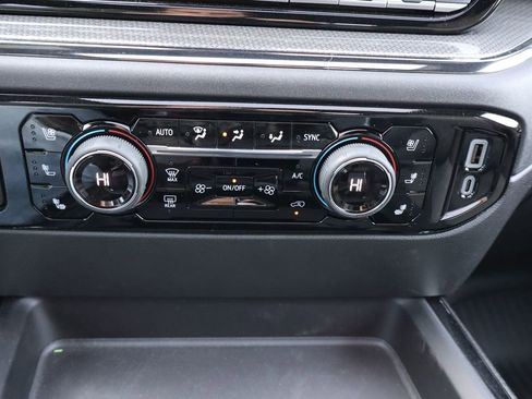 Used 2025 Chevrolet Silverado 2500 ZR2 w/ Technology Package image 13