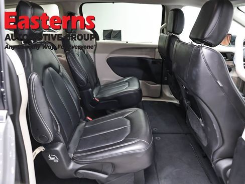 Used 2023 Chrysler Pacifica Touring-L FWD image 25