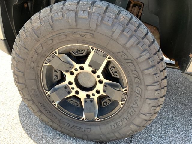 Used 2013 GMC Sierra 2500 SLE w/ SLE Preferred Package AWD/4WD image 13