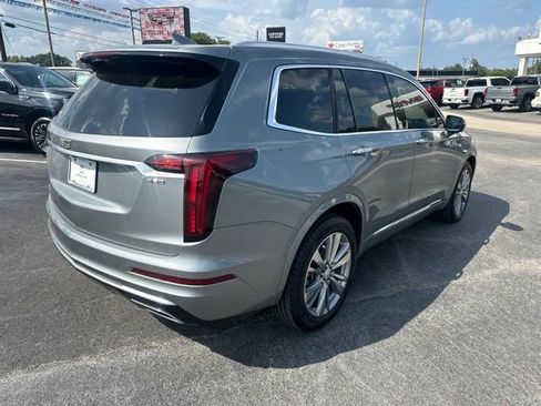 Used 2023 Cadillac XT6 Premium Luxury w/ Technology Package FWD image 4