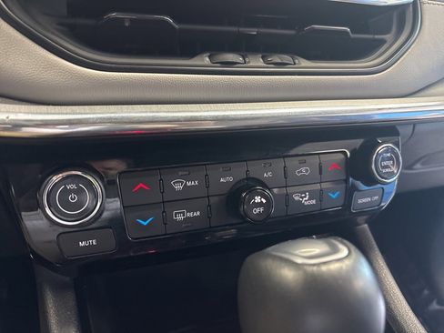 Used 2024 Jeep Compass Limited image 23