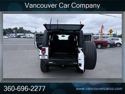 Used 2018 Jeep Wrangler Unlimited Sahara AWD/4WD image 35