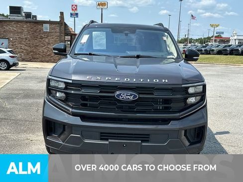 Used 2025 Ford Expedition Active AWD/4WD image 2