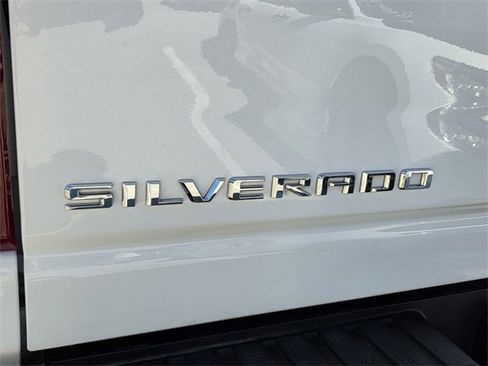 Used 2025 Chevrolet Silverado 2500 LT w/ Convenience Package image 19