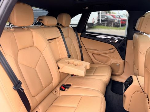 Used 2017 Porsche Macan image 18