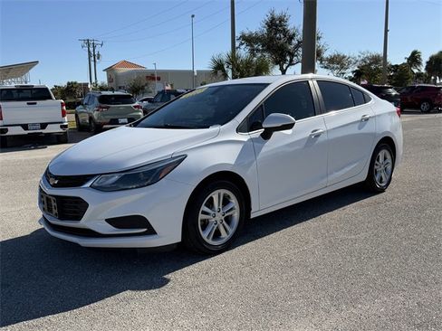 Used 2018 Chevrolet Cruze LT w/ Convenience Package image 8