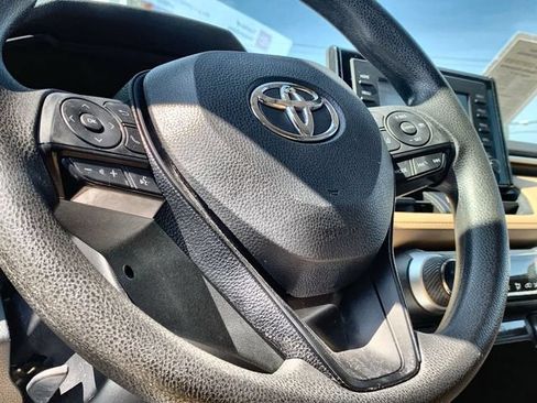 Used 2021 Toyota RAV4 XLE FWD image 19