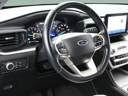 Used 2021 Ford Explorer XLT RWD image 13