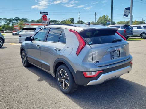 New 2026 Kia Niro LX FWD image 4