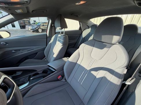 Used 2024 Hyundai Elantra SEL FWD image 29