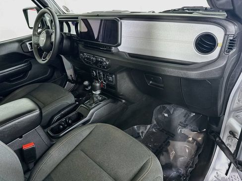 Used 2024 Jeep Wrangler Unlimited AWD/4WD image 29