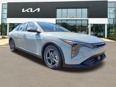 New 2025 Kia K4 LXS
