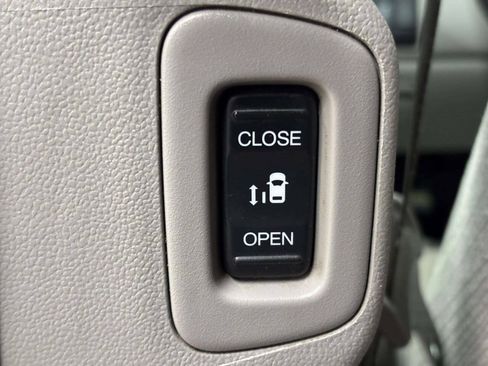 Used 2016 Honda Odyssey SE image 16